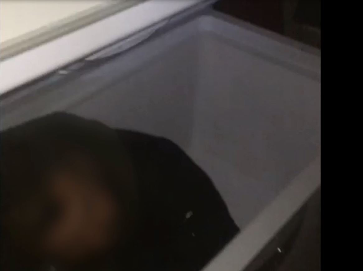 Kapısı açılmayan kafeye iş makinesiyle pencereden giren polis kumar oynayan 27 kişiye ceza uyguladı